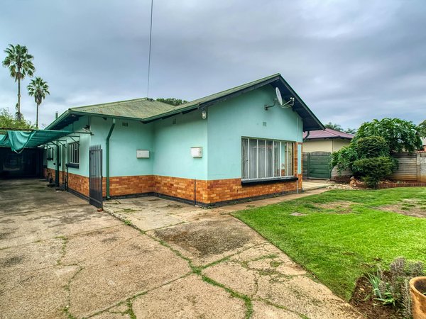 What are the most efficient ways to heat a UK home swimming pool?